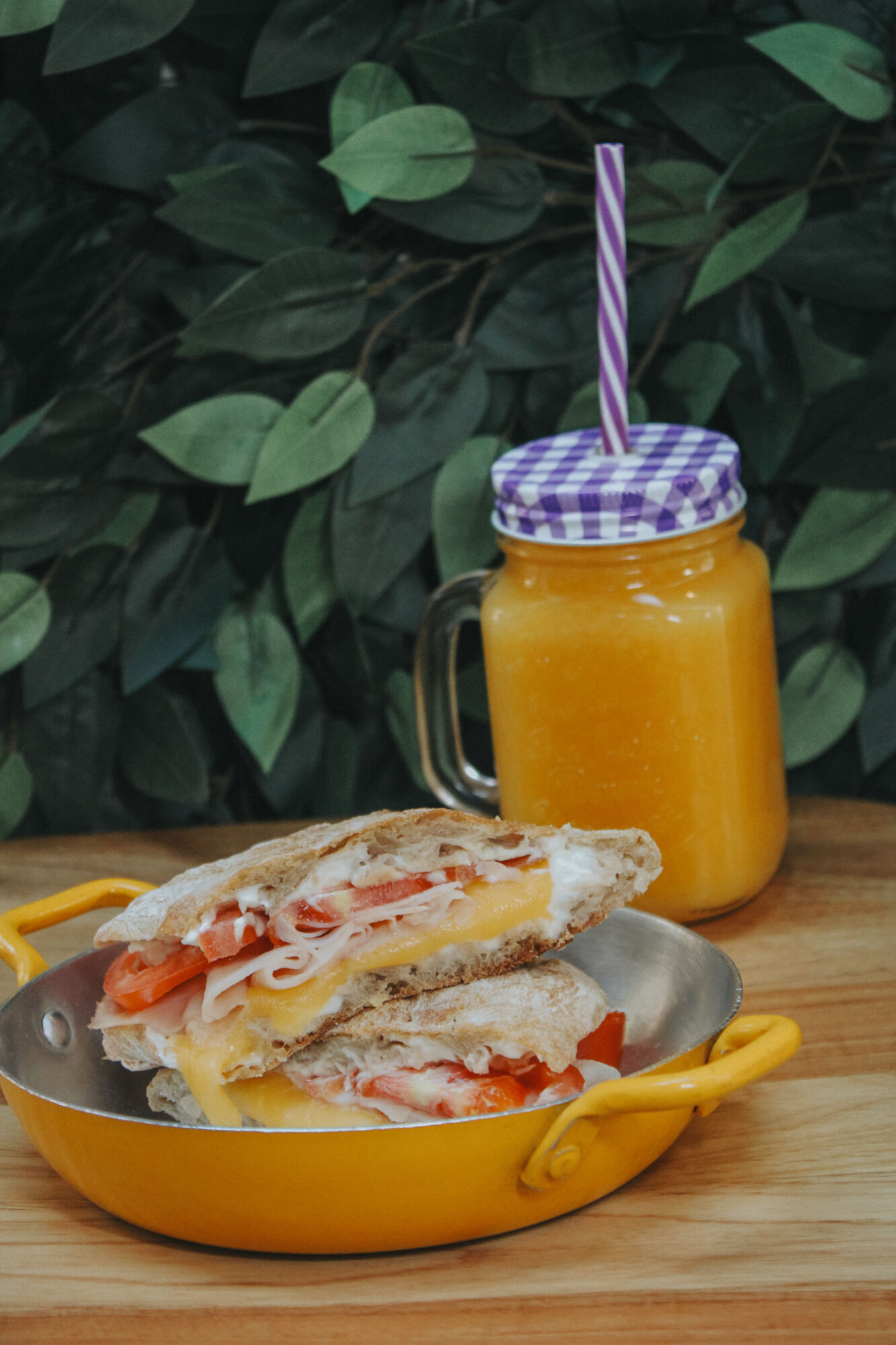 Café especial com leite e trufas